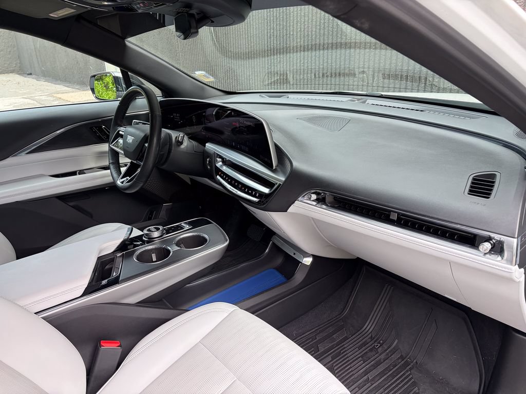 Used 2024 Cadillac Lyriq Sport AWD/4WD image 30