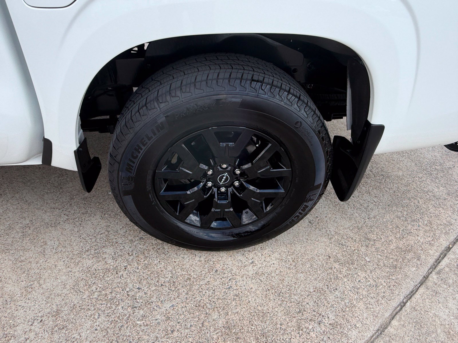 Used 2026 Nissan Frontier SV w/ Tow Package RWD image 9