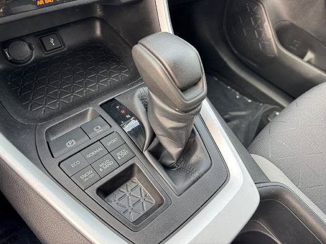 Used 2022 Toyota RAV4 XLE AWD/4WD image 23
