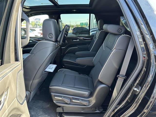 Used 2024 Cadillac Escalade Premium Luxury AWD/4WD image 12