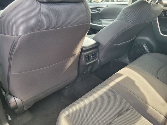 Used 2022 Toyota RAV4 LE image 12