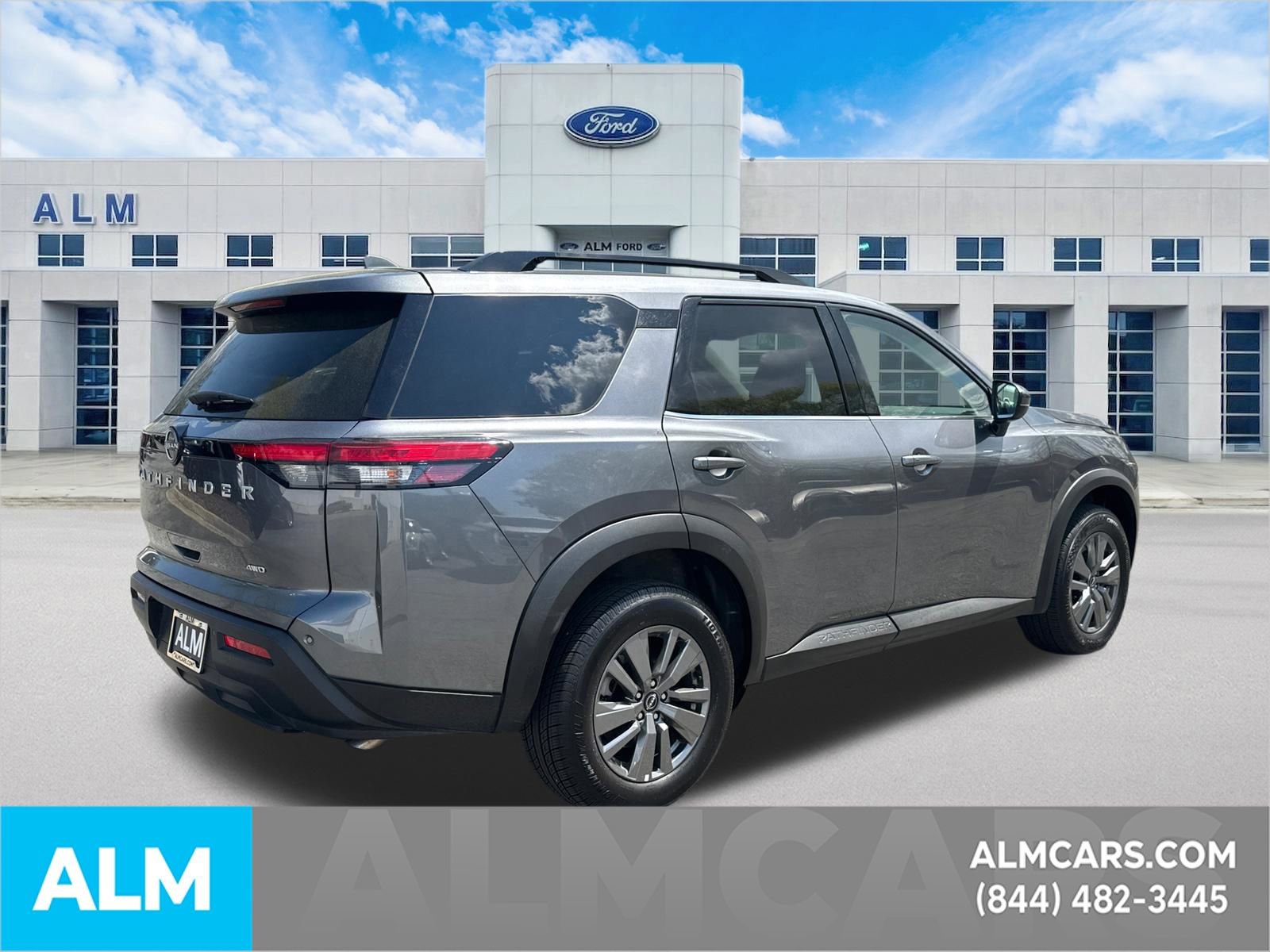 Used 2025 Nissan Pathfinder SV image 5