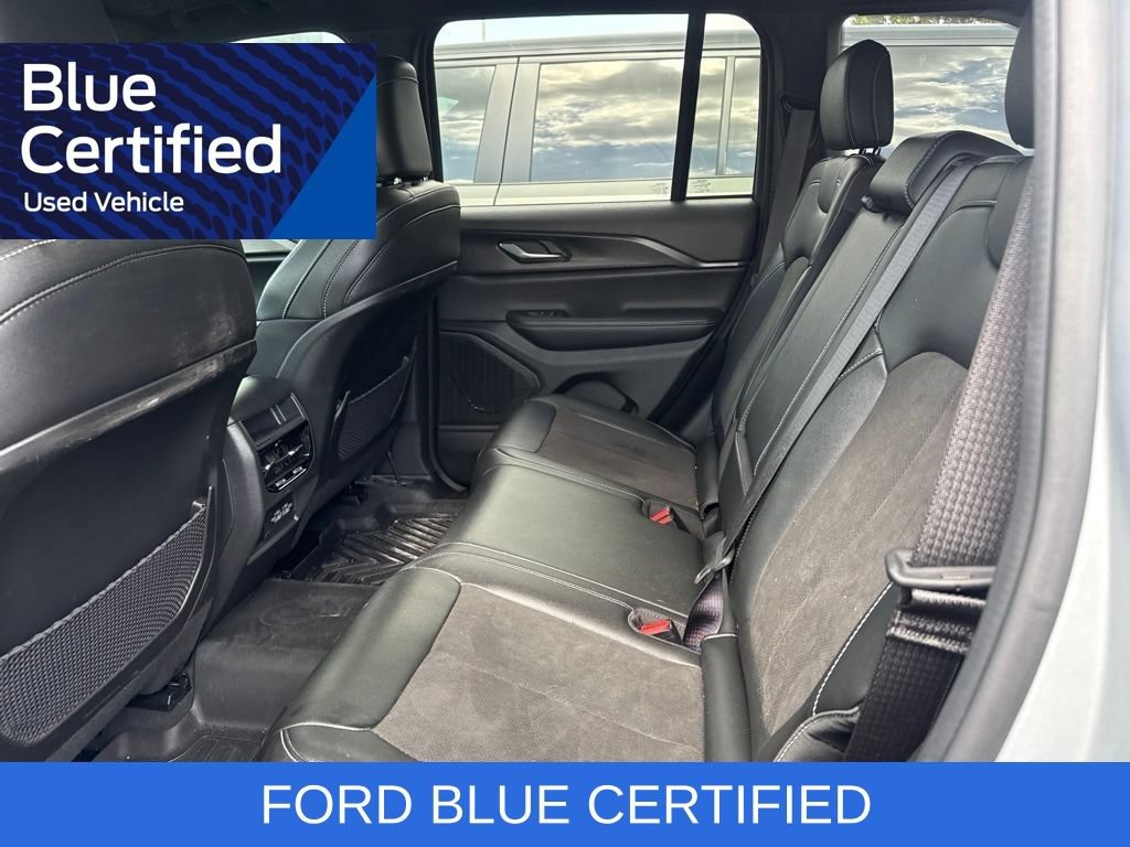 Used 2024 Jeep Grand Cherokee Altitude RWD image 5
