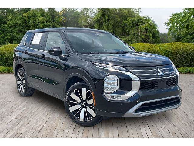 Used 2025 Mitsubishi Outlander SE FWD image 3