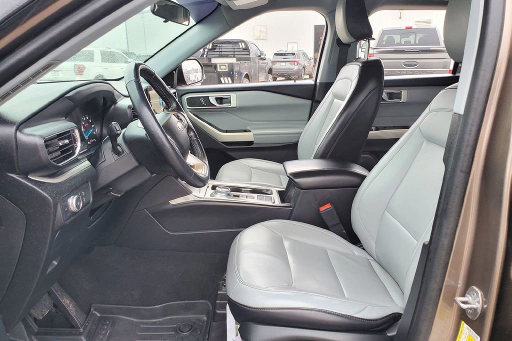 Certified 2021 Ford Explorer XLT w/ Equipment Group 202A RWD image 10