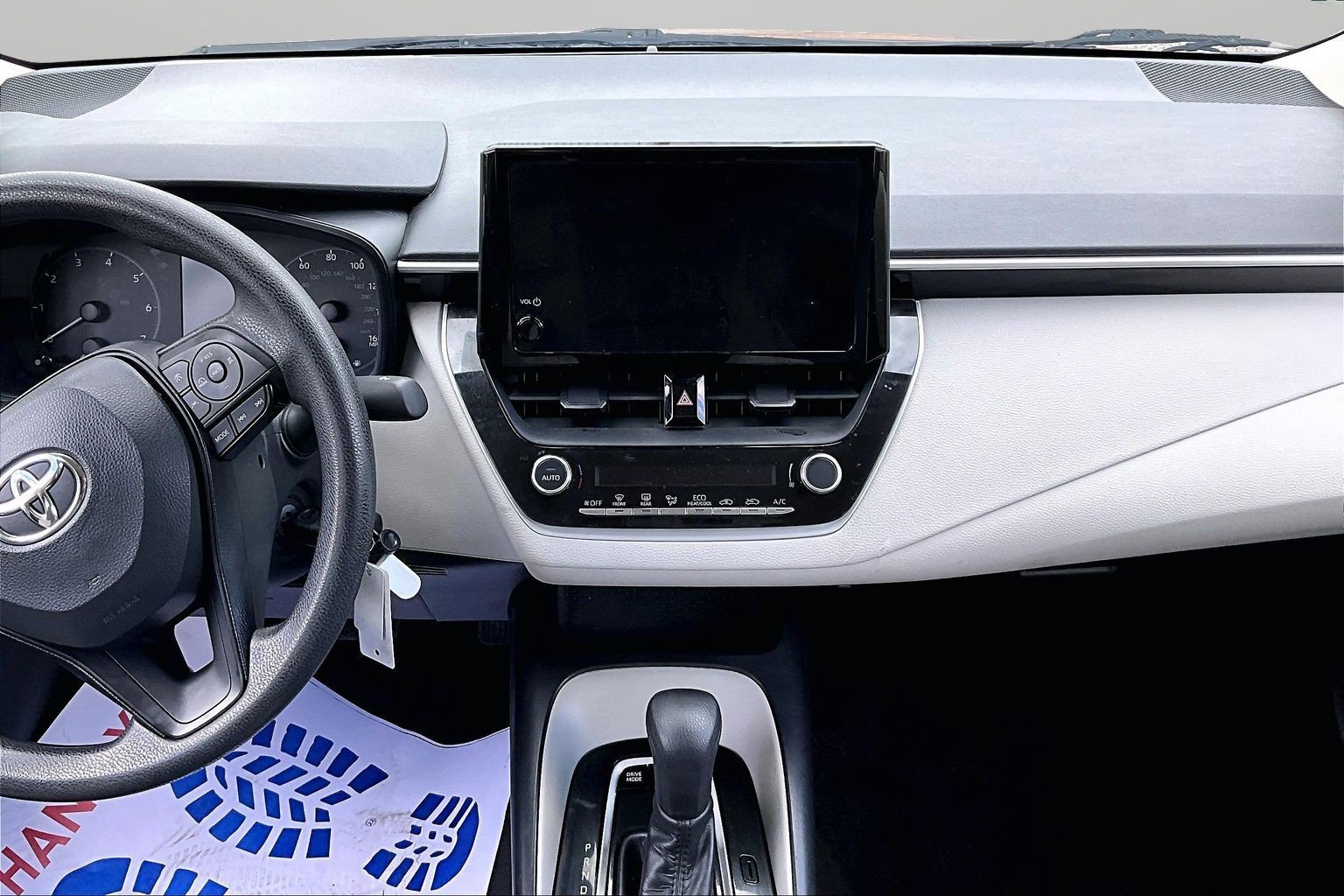 Used 2025 Toyota Corolla LE FWD image 6