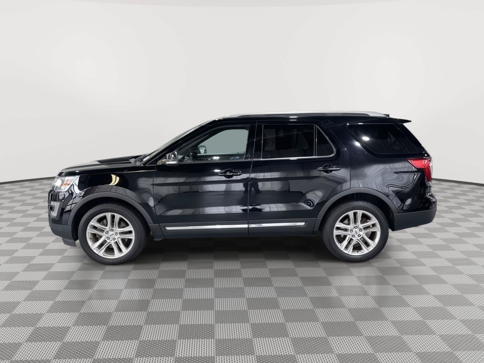 Certified 2017 Ford Explorer XLT w/ Equipment Group 202A AWD/4WD image 2