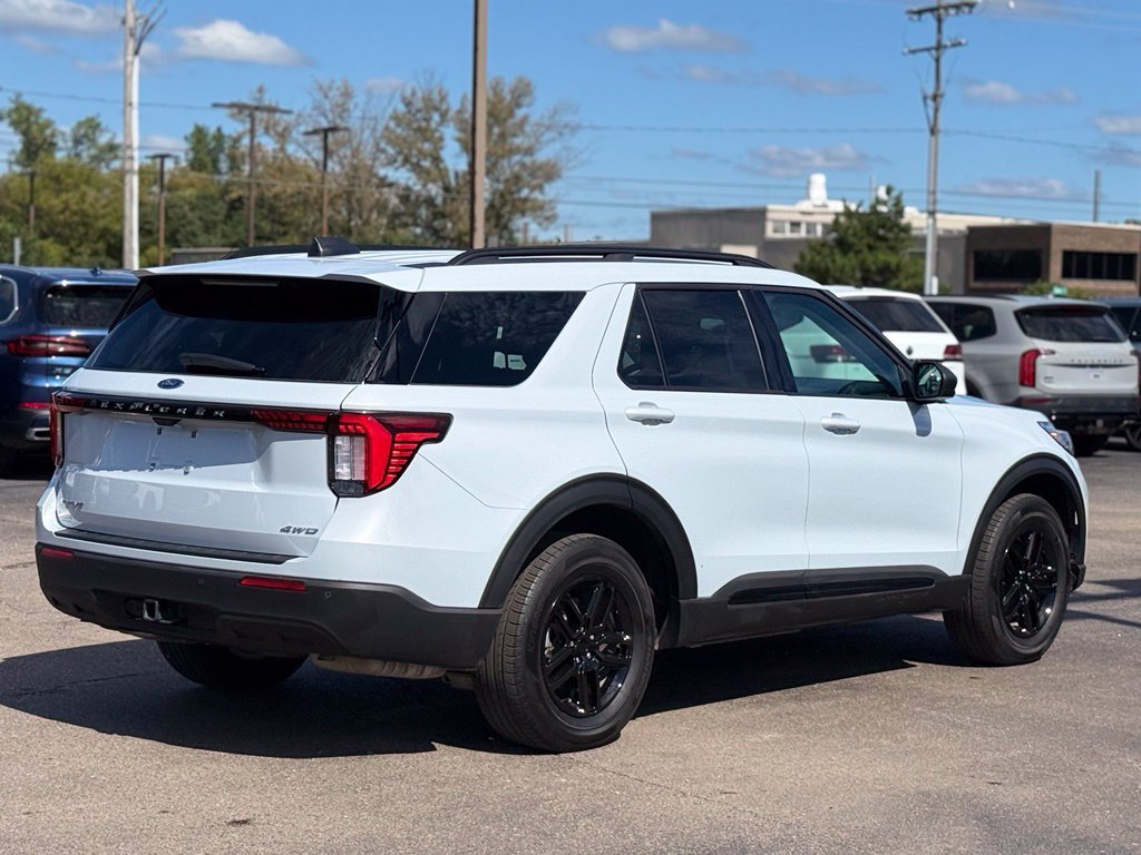 Certified 2026 Ford Explorer Active AWD/4WD image 32