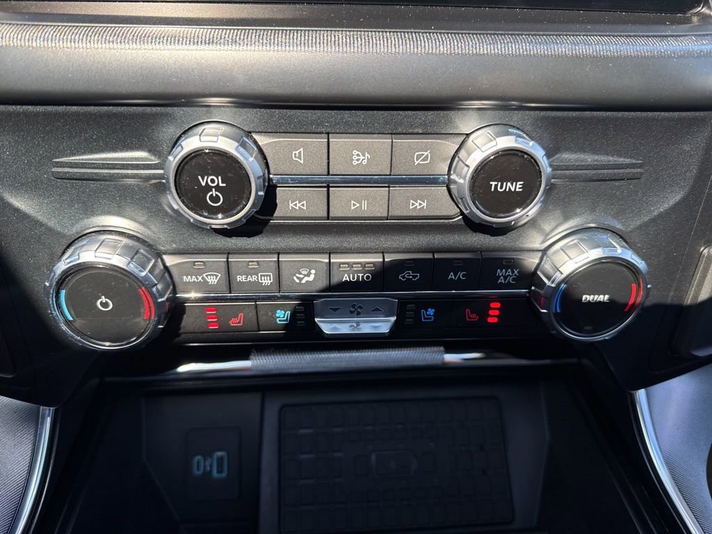 Certified 2023 Ford F150 Platinum w/ Equipment Group 701A High image 31