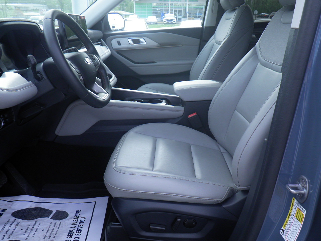 Certified 2025 Ford Explorer Active w/ Active Comfort Package AWD/4WD image 15