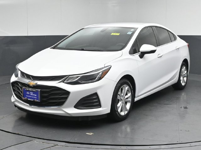 Used 2019 Chevrolet Cruze LT w/ Convenience Package FWD image 3