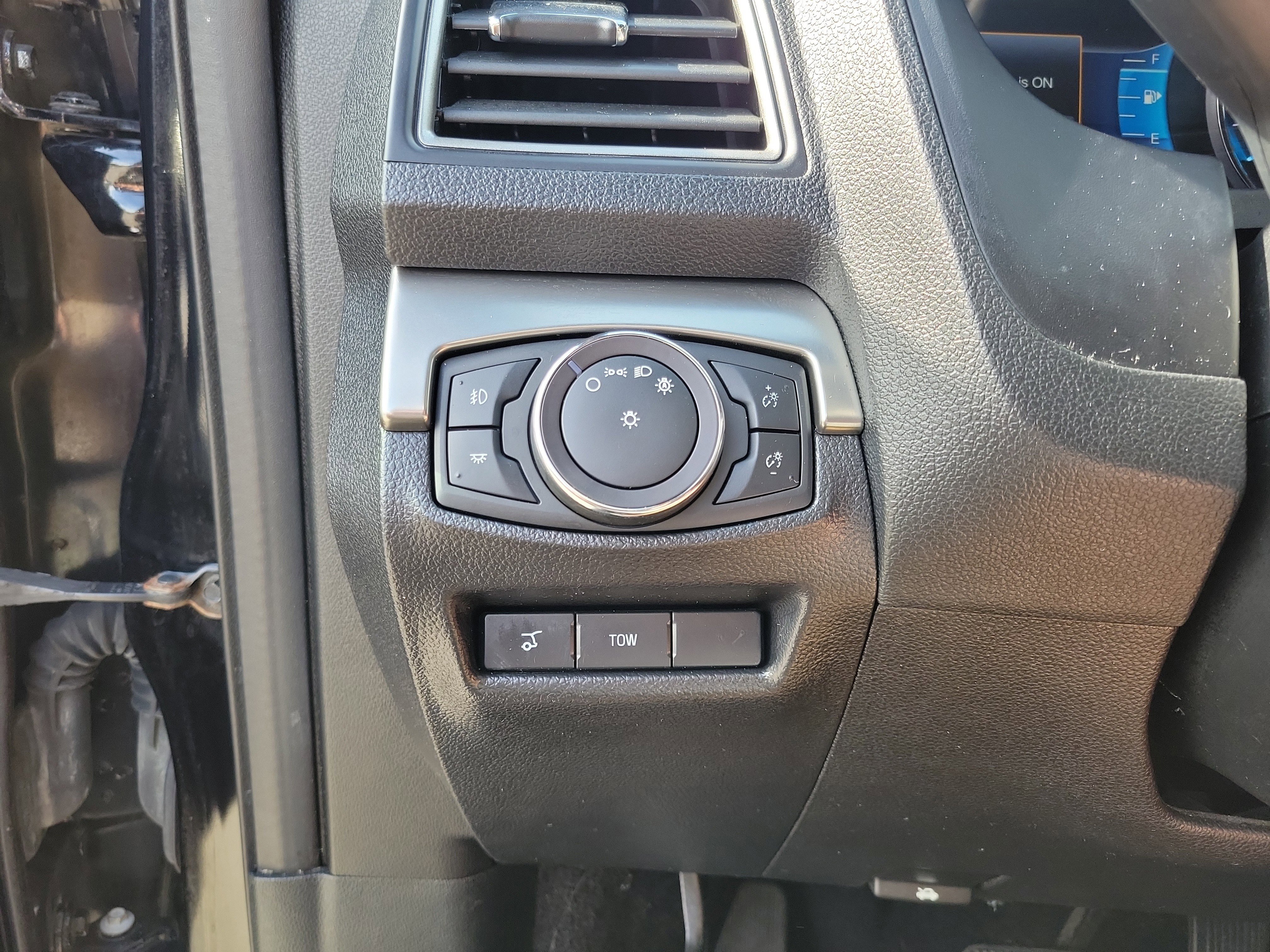 Certified 2019 Ford Explorer XLT w/ Equipment Group 202A image 10