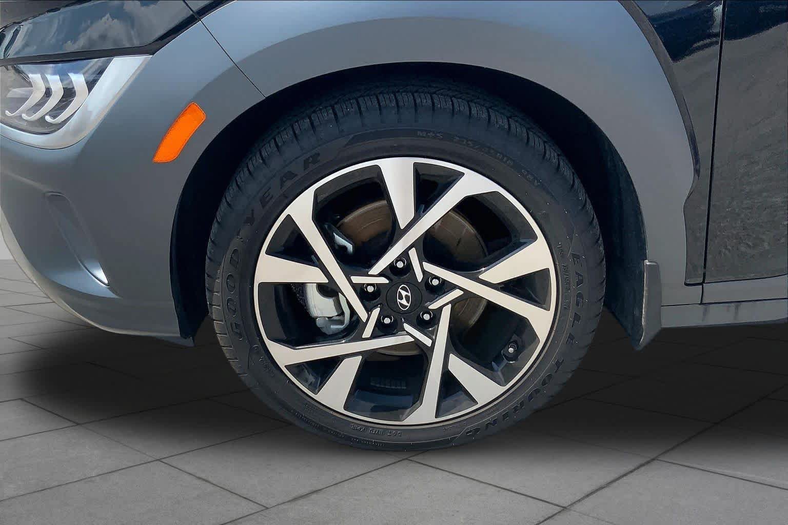 Used 2023 Hyundai Kona Limited FWD image 10