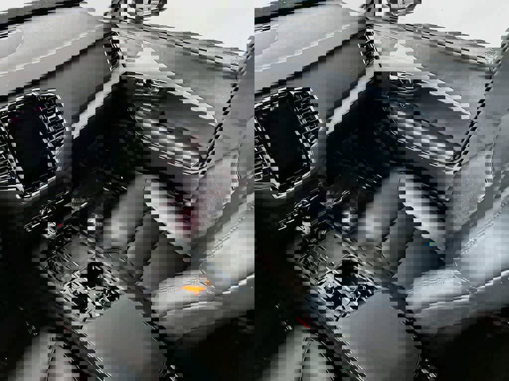 Used 2022 Volvo XC90 T5 Momentum w/ Advanced Package FWD image 11