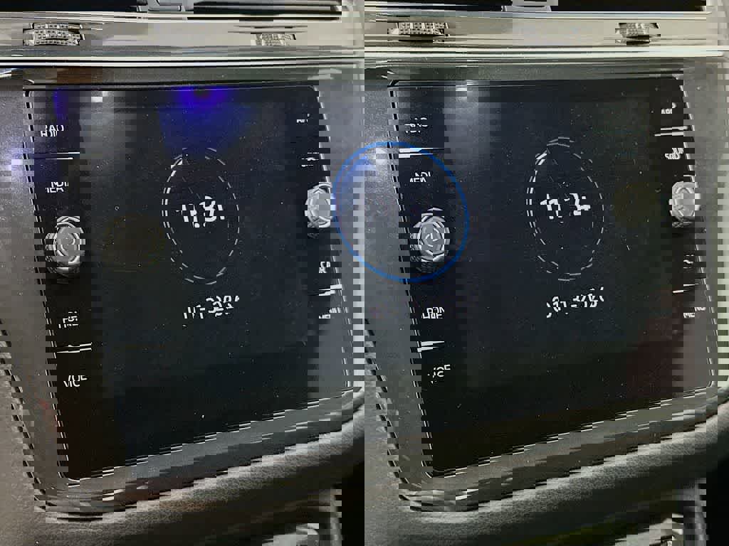 Used 2021 Volkswagen Tiguan SE image 20