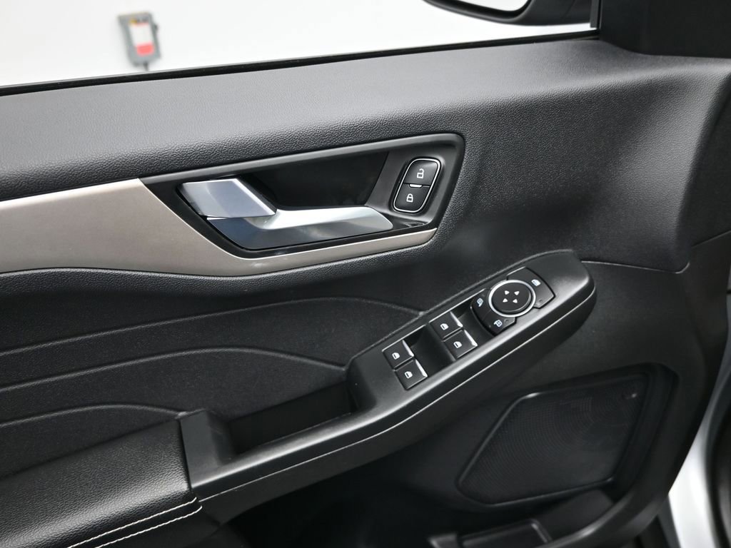 Certified 2022 Ford Escape SEL image 38