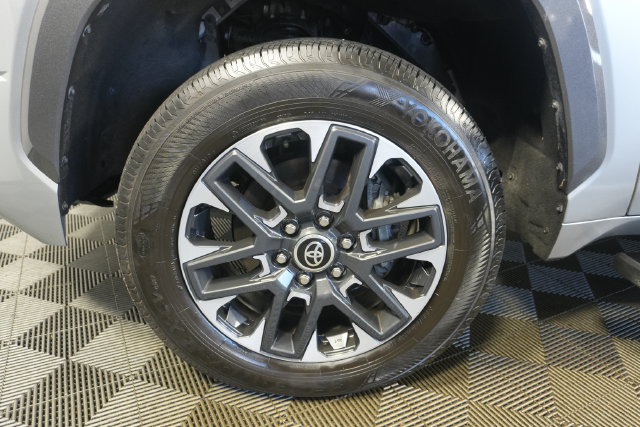 Used 2024 Toyota Tundra Limited AWD/4WD image 10