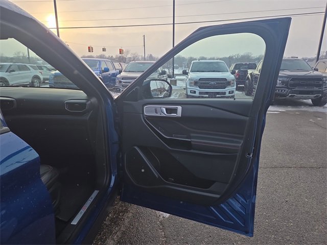 Certified 2023 Ford Explorer ST-Line image 9