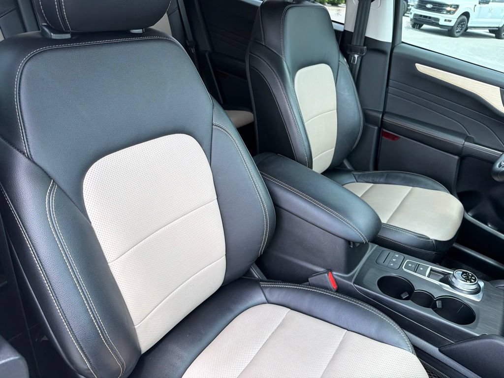 Certified 2022 Ford Escape Titanium w/ Titanium Elite Package FWD image 32