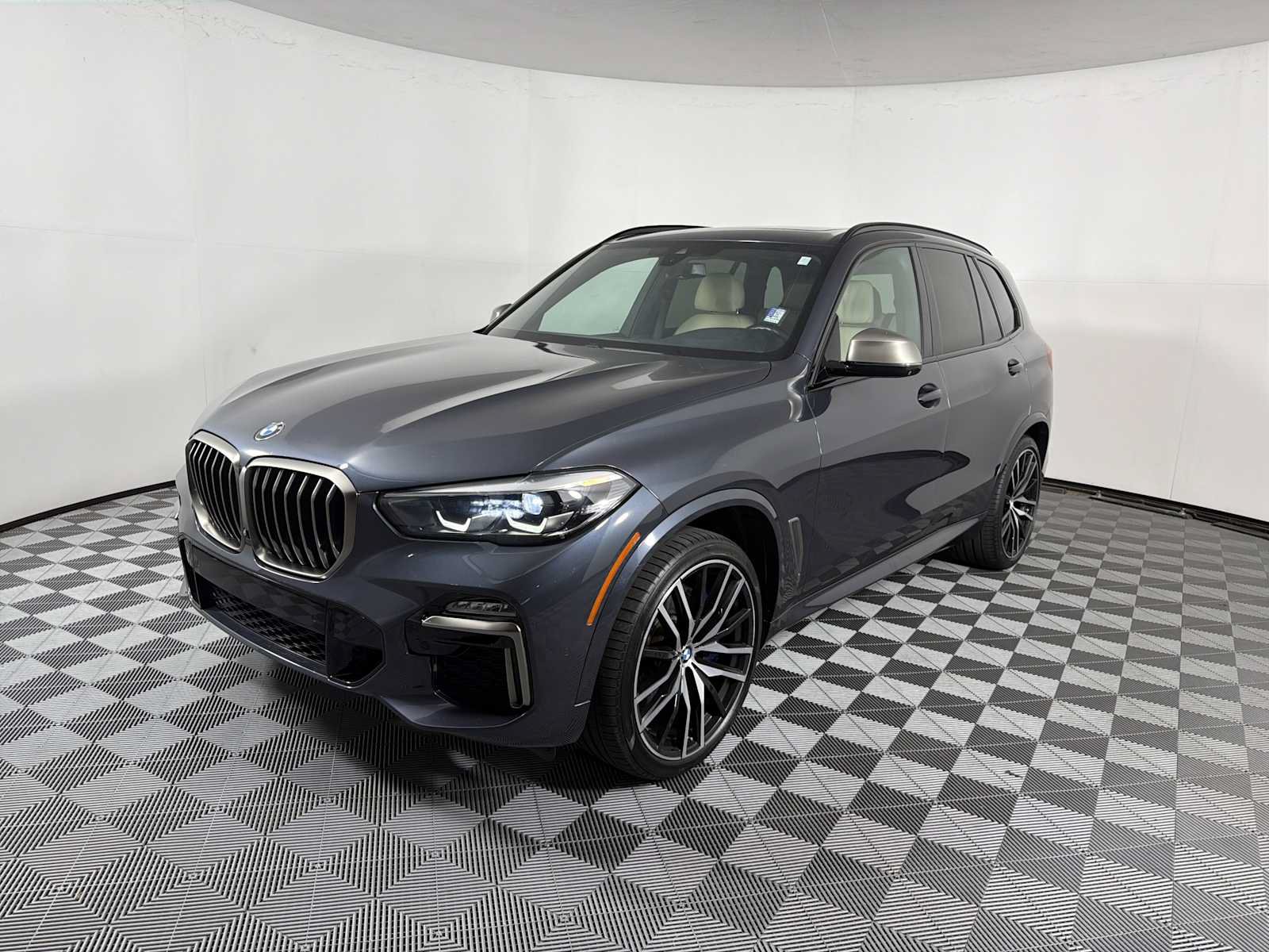 Used 2021 BMW X5 M50i w/ Premium Package AWD/4WD image 5
