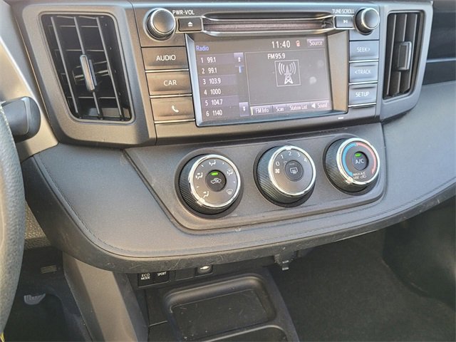 Used 2018 Toyota RAV4 LE image 19