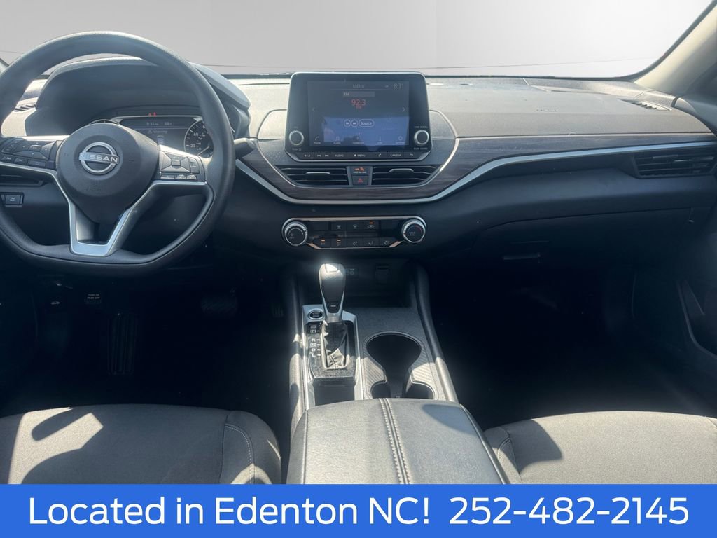 Used 2025 Nissan Altima 2.5 SV FWD image 11