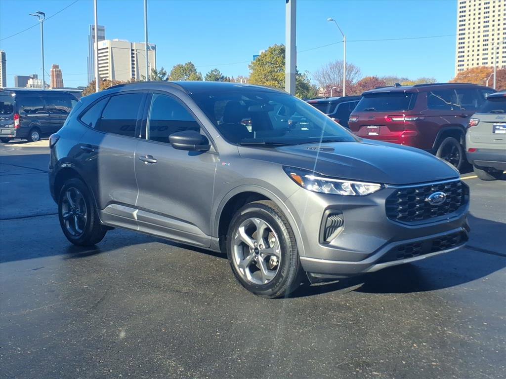 Certified 2023 Ford Escape ST-Line w/ Tech Pack #1 image 5