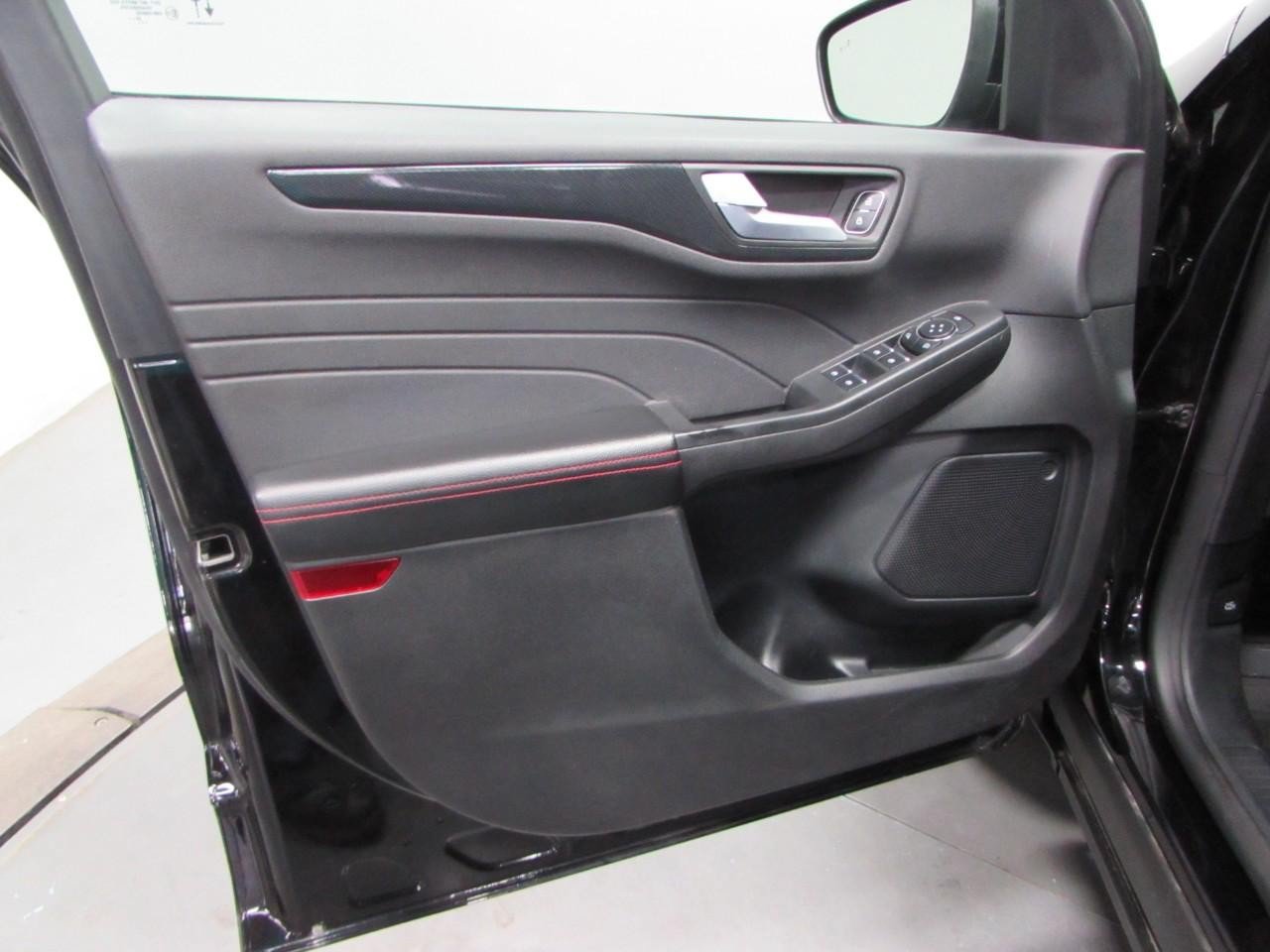 Certified 2025 Ford Escape ST-Line Select AWD/4WD image 12