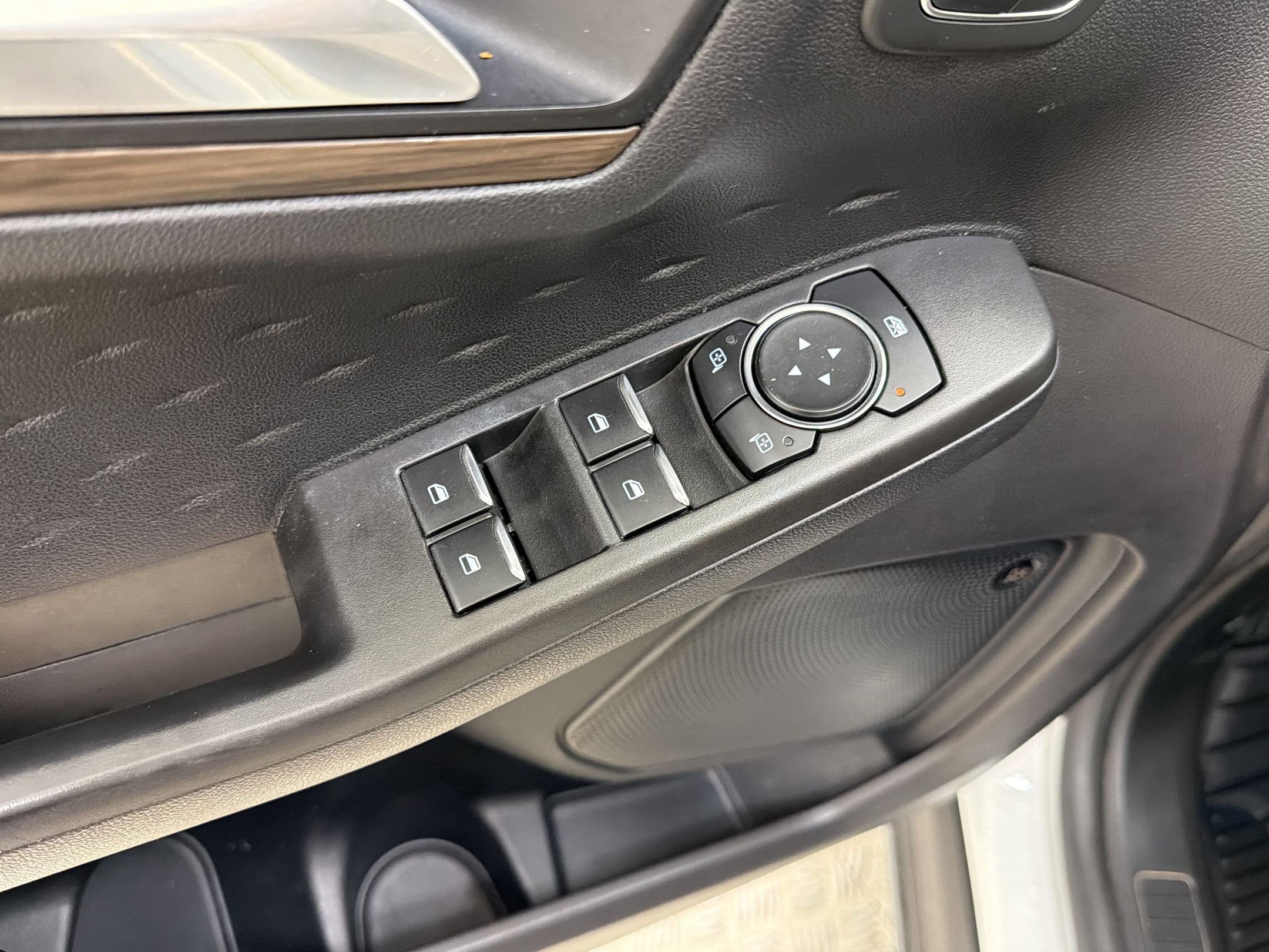 Certified 2020 Ford Escape Titanium AWD/4WD image 12