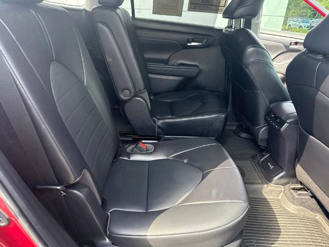 Used 2022 Toyota Highlander XLE FWD image 31