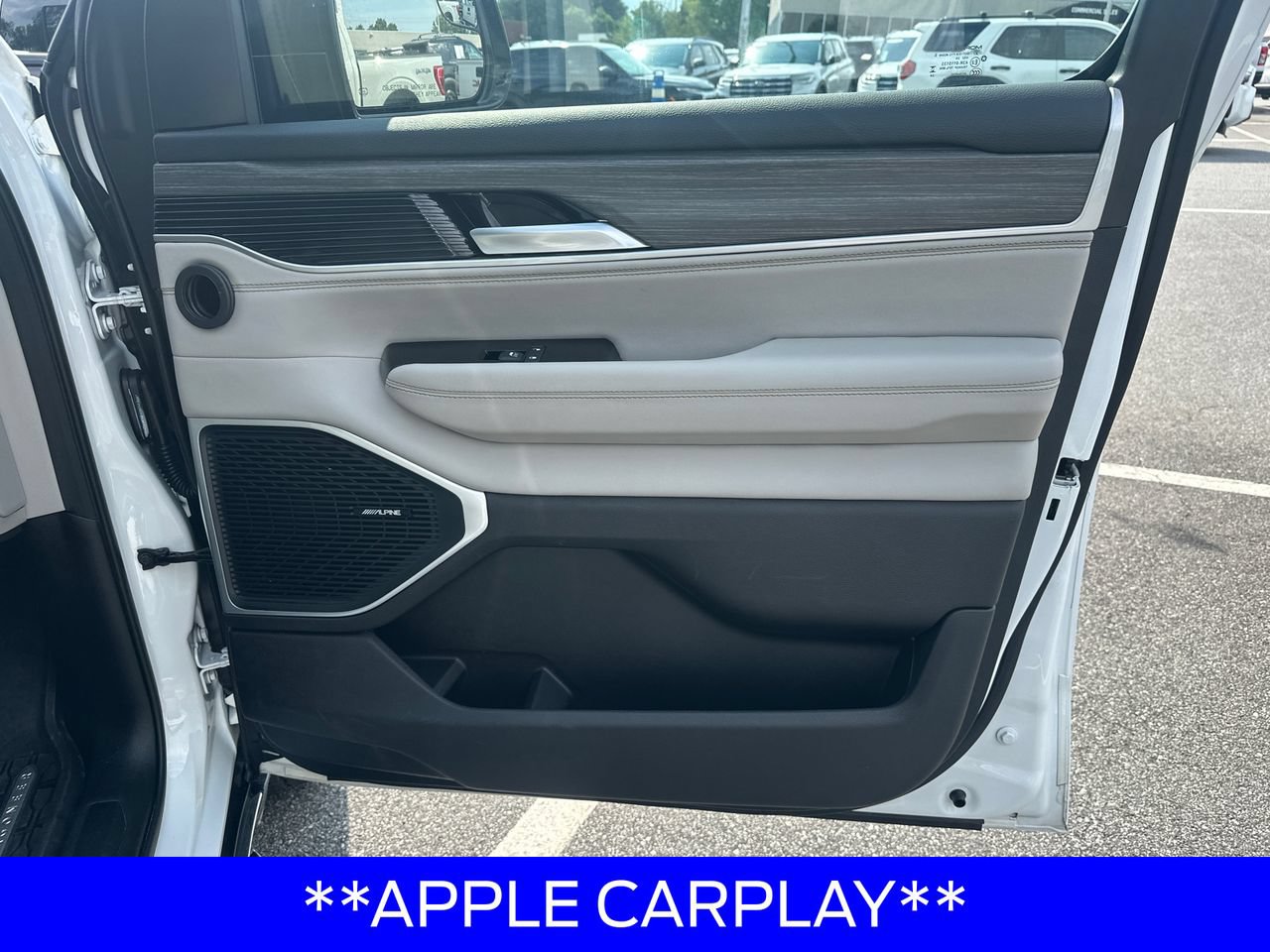 Used 2024 Jeep Wagoneer L Series II w/ Flexible Seating Group RWD image 14