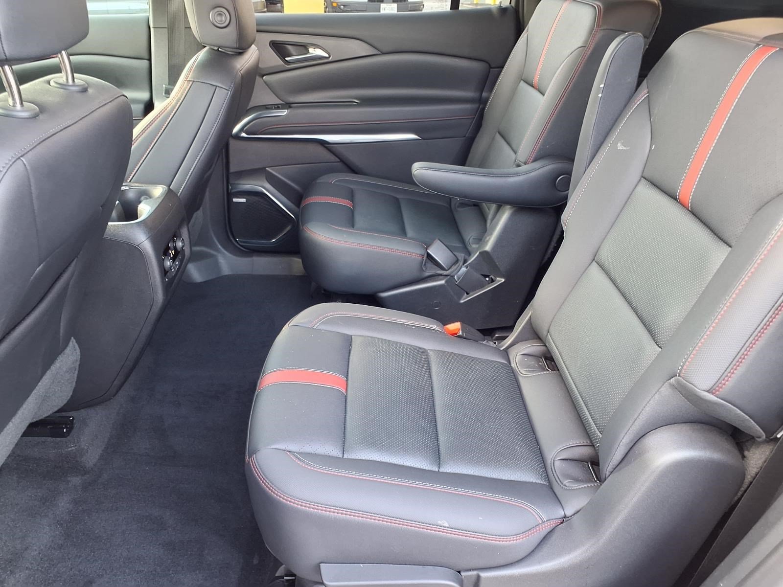 Used 2025 Chevrolet Traverse RS w/ LPO, Floor Liner Package FWD image 13