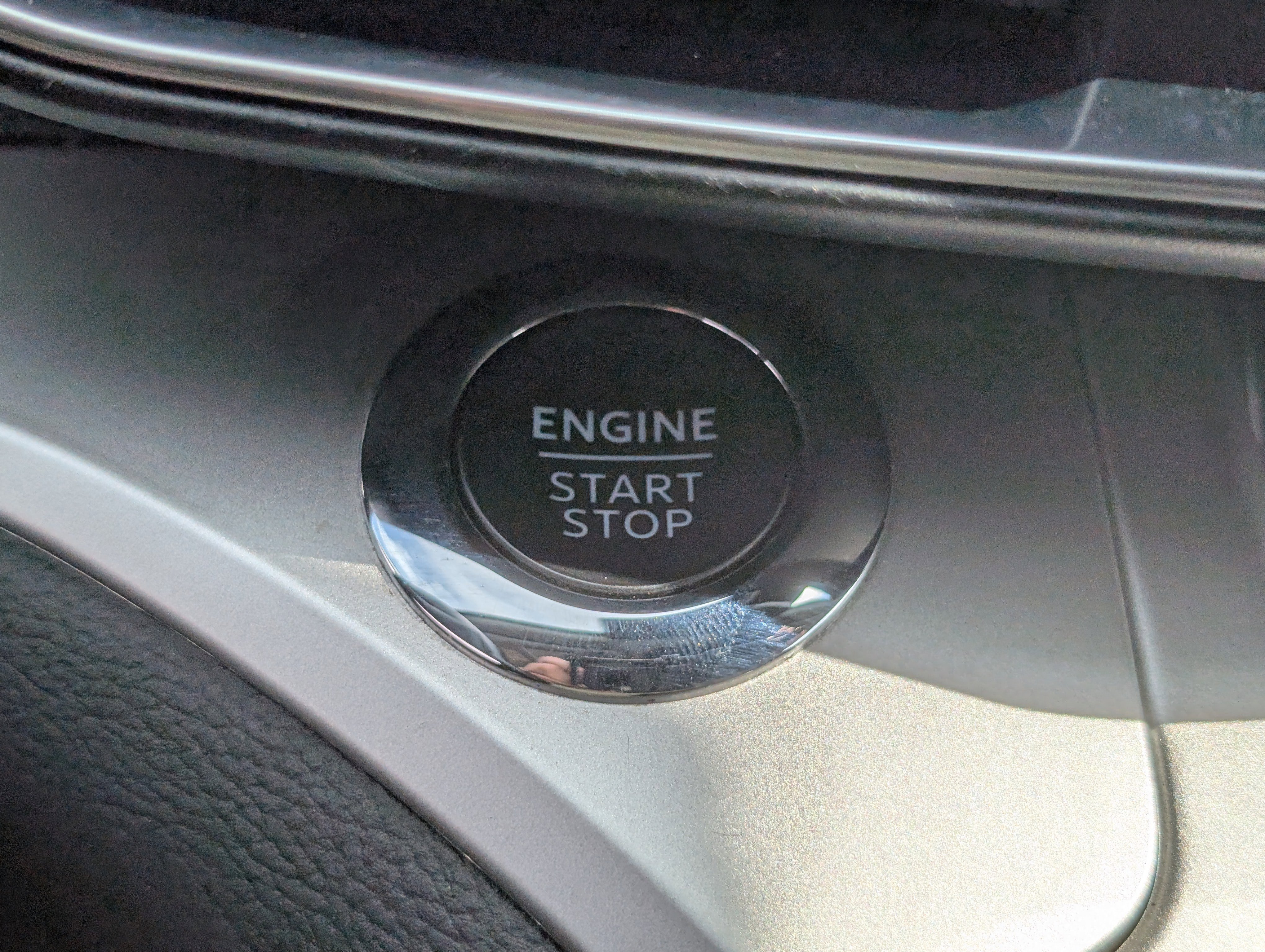 Certified 2022 Ford Explorer XLT w/ Equipment Group 202A image 28