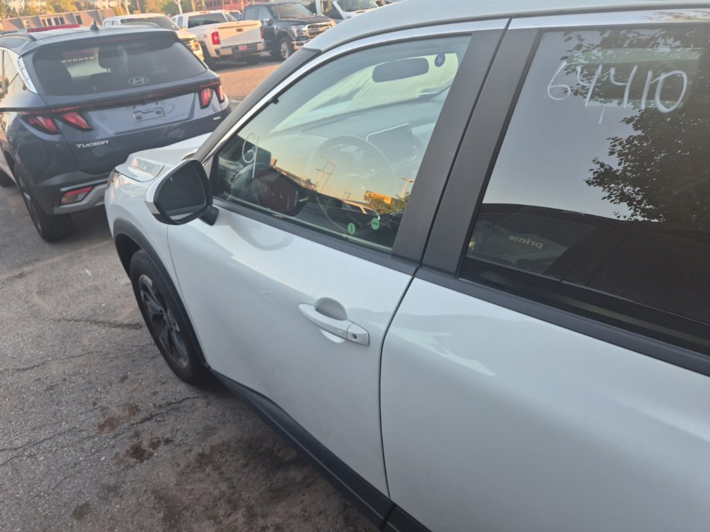 Used 2024 Nissan Rogue SV AWD/4WD image 10