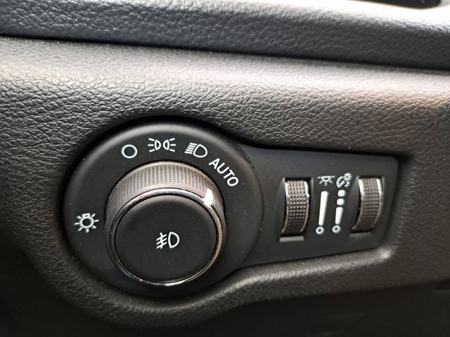 Used 2024 Chrysler Pacifica Limited FWD image 21