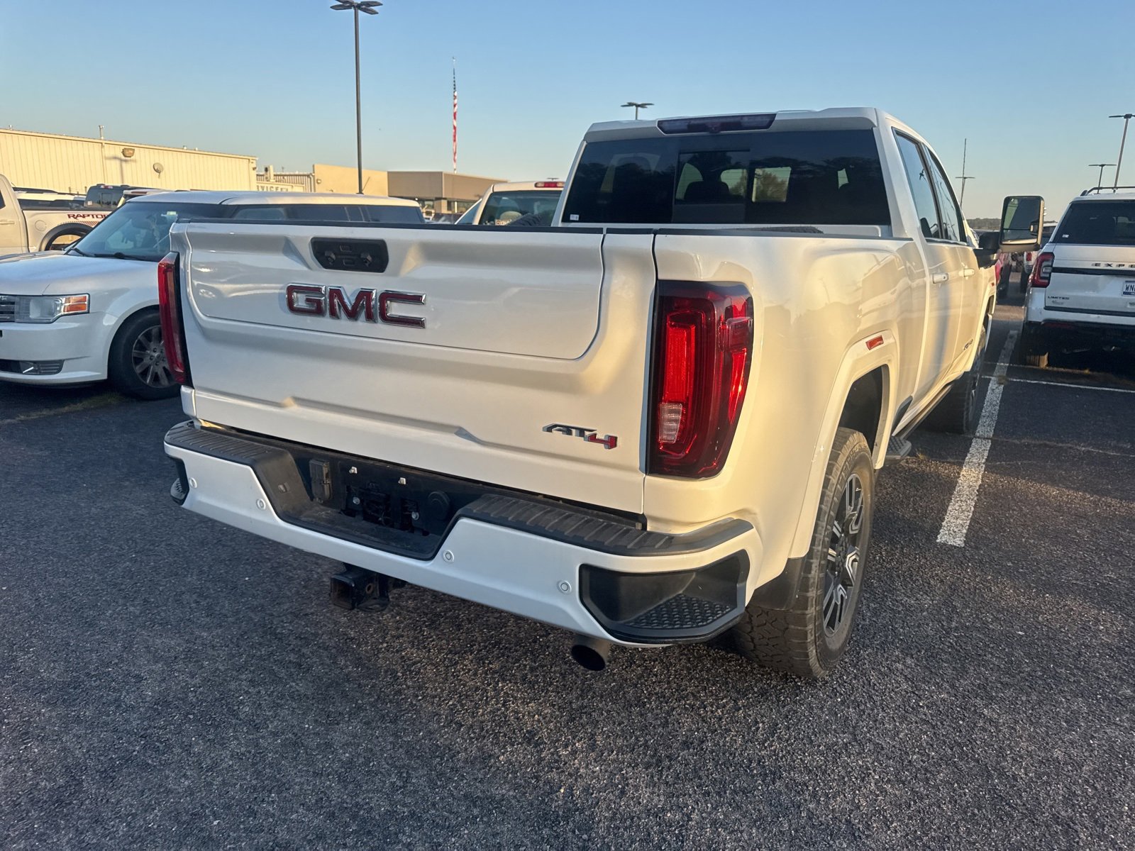 Used 2022 GMC Sierra 2500 AT4 w/ AT4 Preferred Package image 2