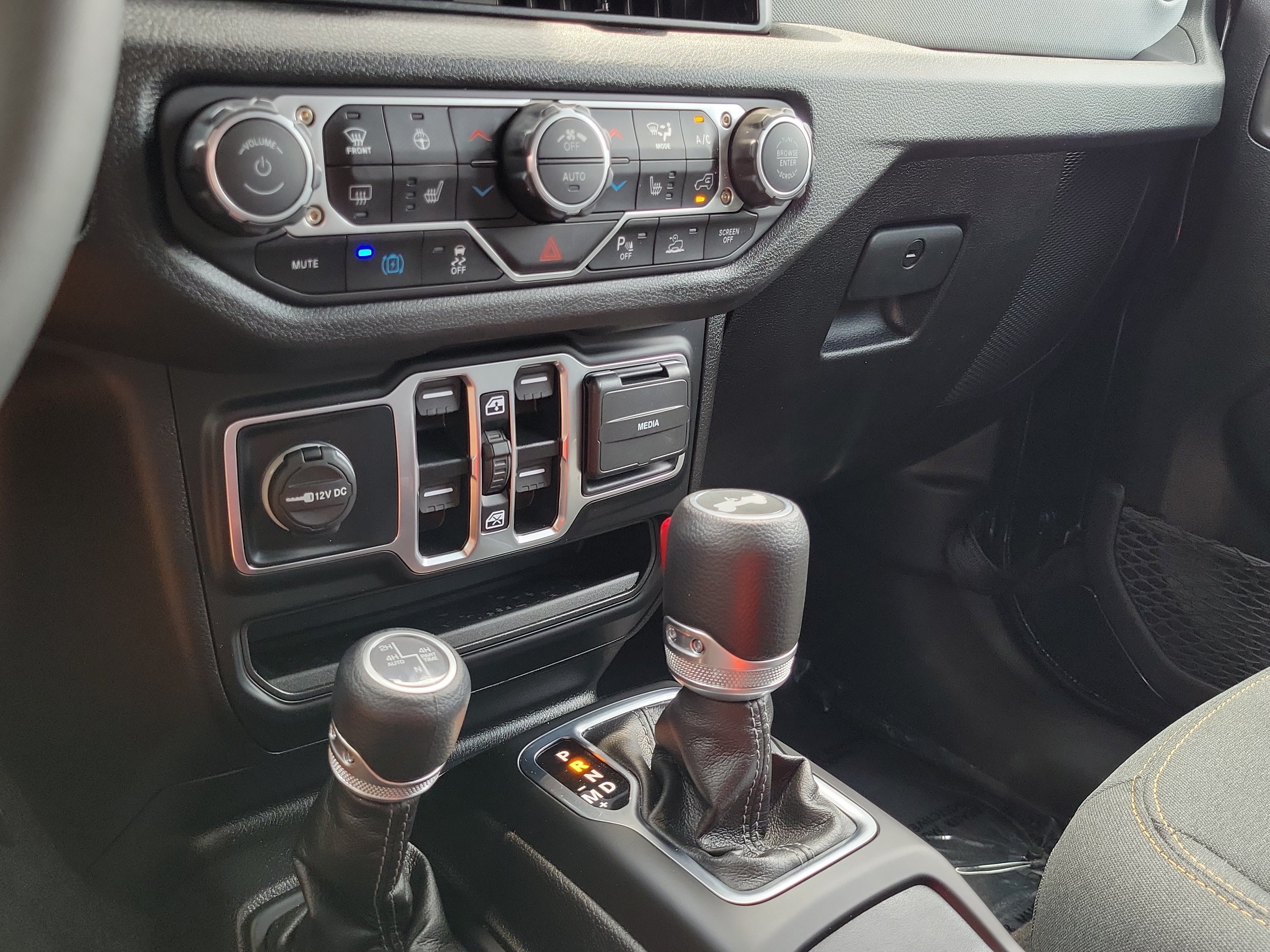 Used 2025 Jeep Wrangler Unlimited Sport S 4xe w/ Convenience Group AWD/4WD image 28