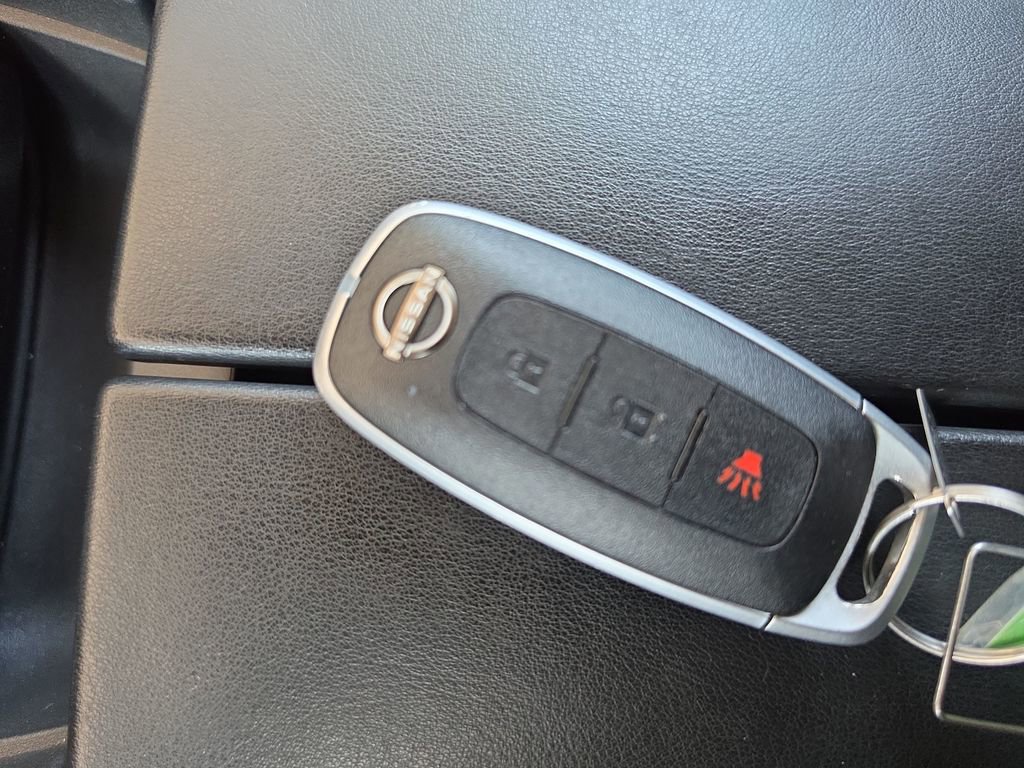 Used 2023 Nissan Rogue S AWD/4WD image 30