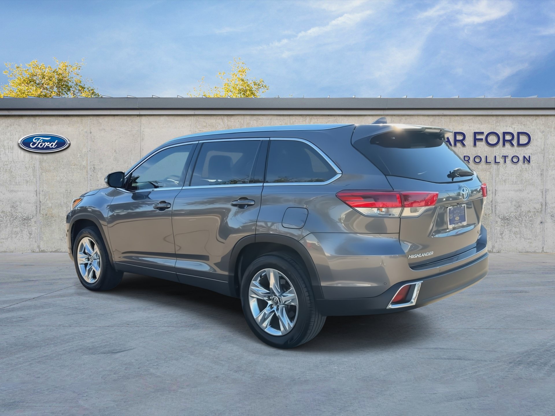 Used 2019 Toyota Highlander Limited FWD image 6