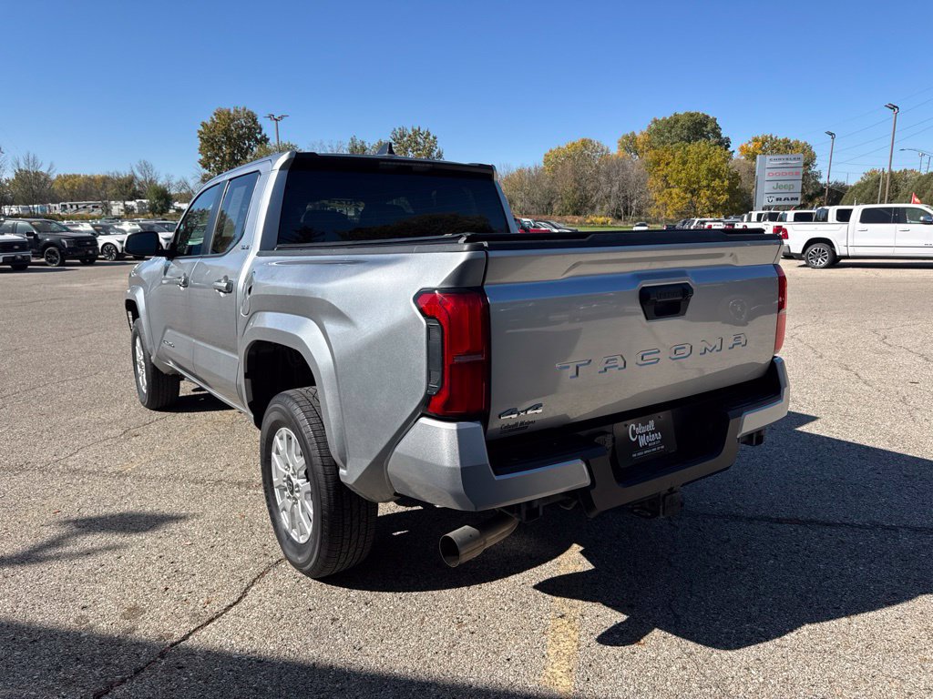 Used 2024 Toyota Tacoma SR5 AWD/4WD image 5
