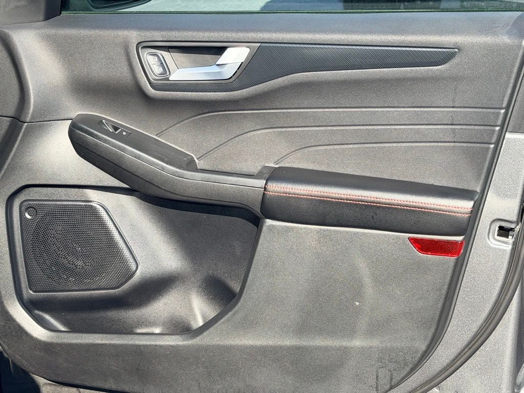 Certified 2025 Ford Escape ST-Line FWD image 10