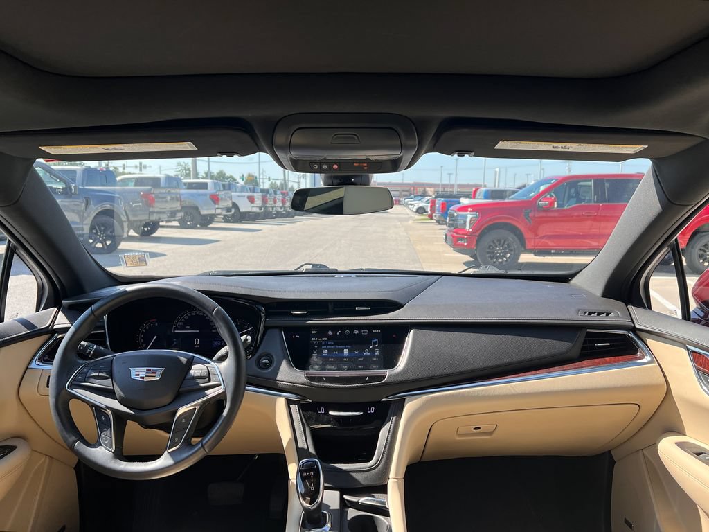 Used 2017 Cadillac XT5 Luxury w/ Driver Awareness Package AWD/4WD image 29