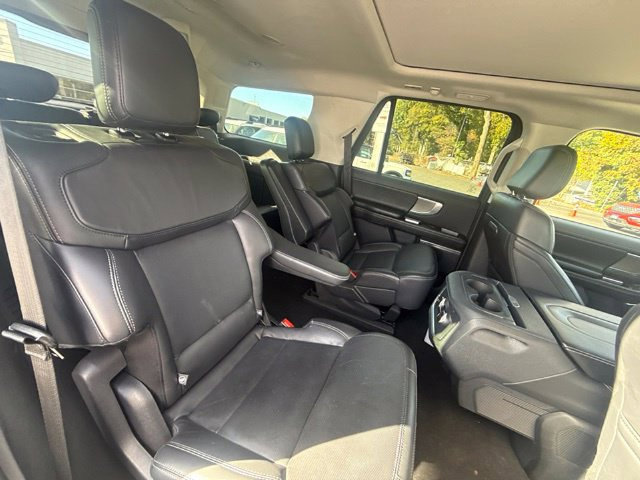 Certified 2025 Ford Expedition Platinum AWD/4WD image 13
