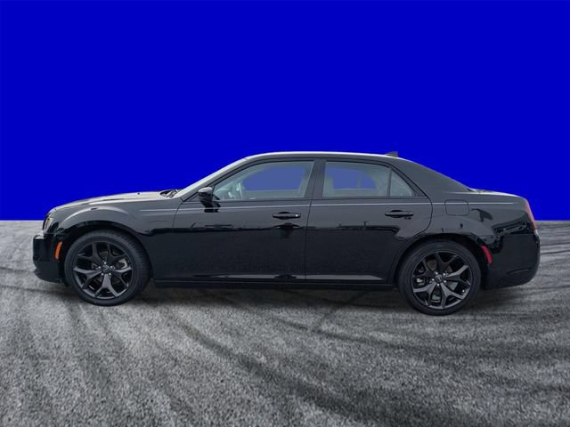 Used 2023 Chrysler 300 Touring w/ Sport Appearance Package RWD image 7