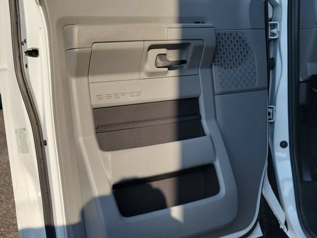 Certified 2024 Ford E-450 and Econoline 450 Super Duty w/ Driver's Safety Package RWD image 13