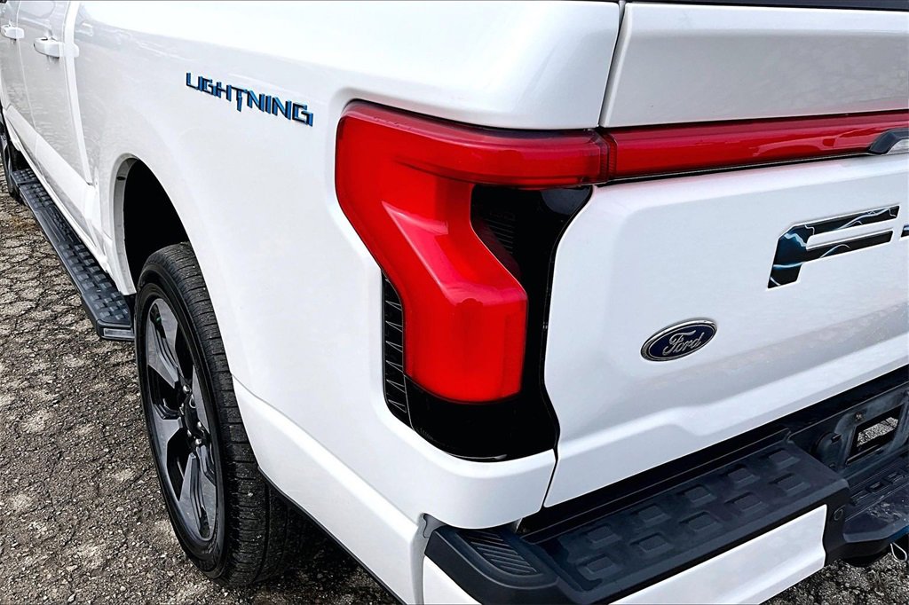 Certified 2022 Ford F150 Lightning Platinum image 31