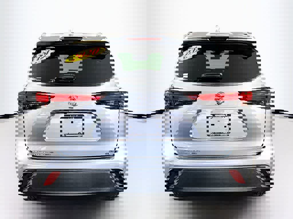 Used 2020 Toyota Highlander XLE image 5