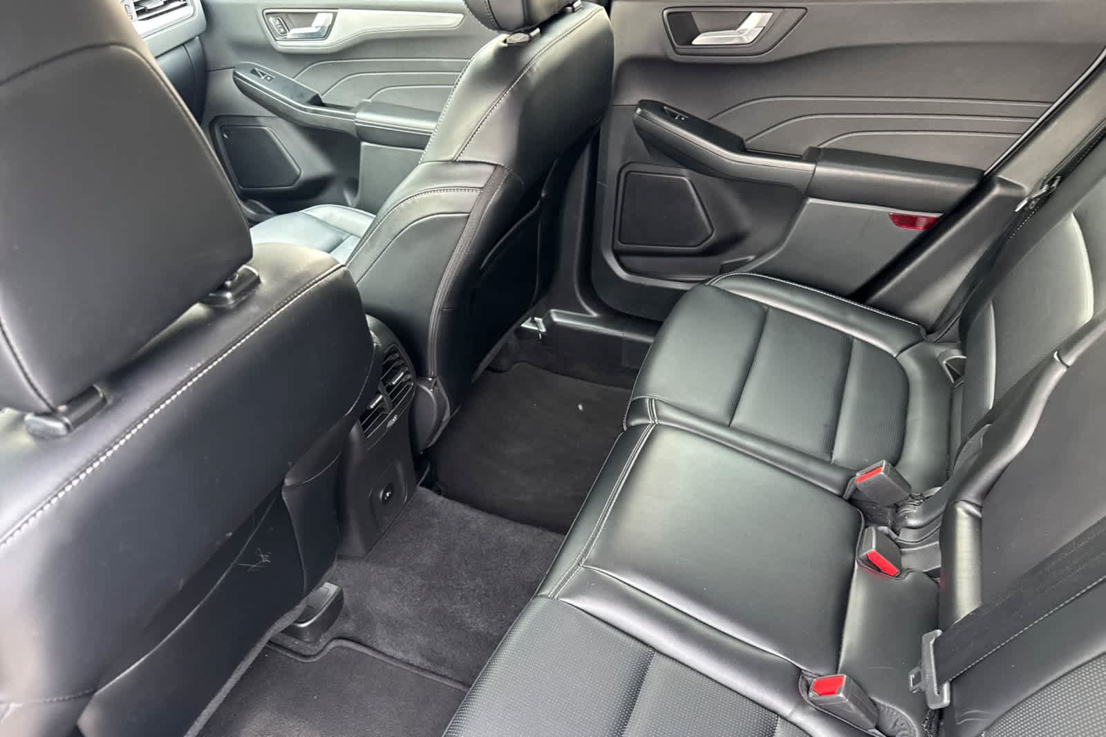Certified 2025 Ford Escape Platinum AWD/4WD image 4