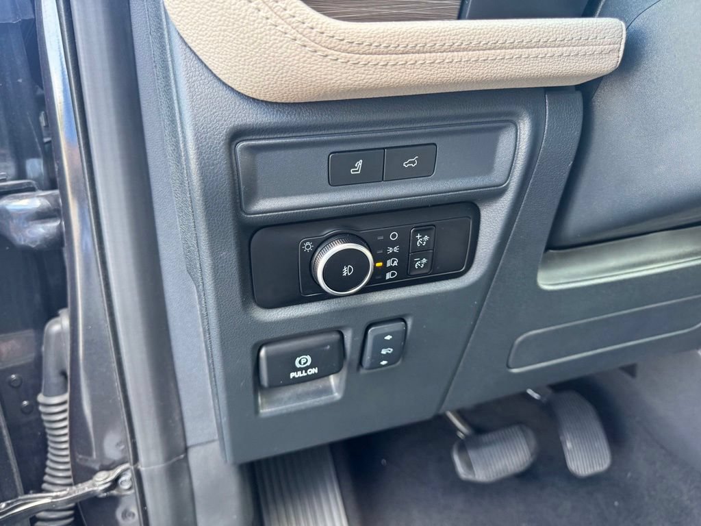 Certified 2024 Ford Expedition Limited AWD/4WD image 4