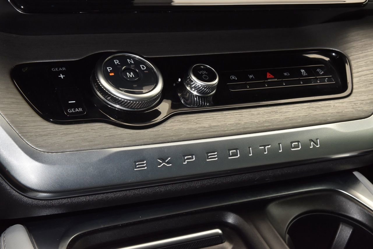 Certified 2025 Ford Expedition Platinum AWD/4WD image 32